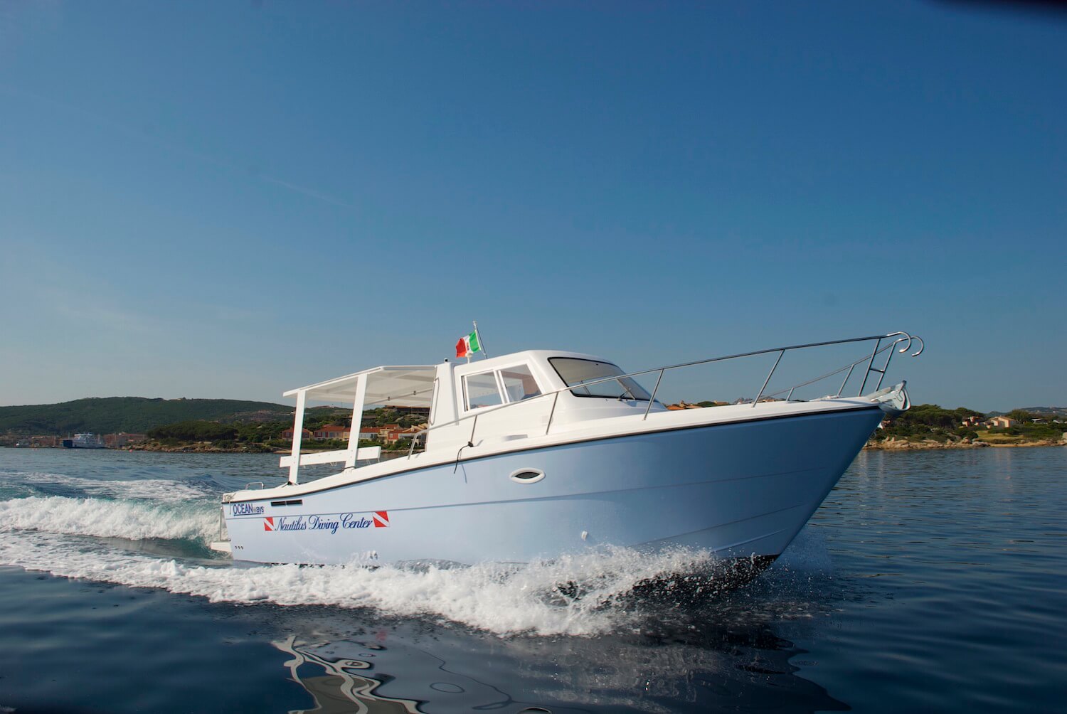 Nautilus diving boat Padi dive center Palau